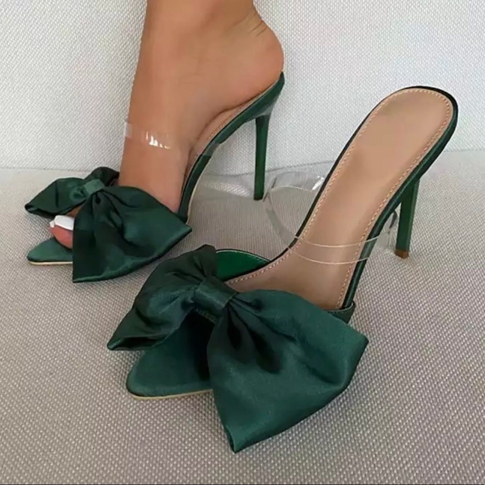 High heels in green satin